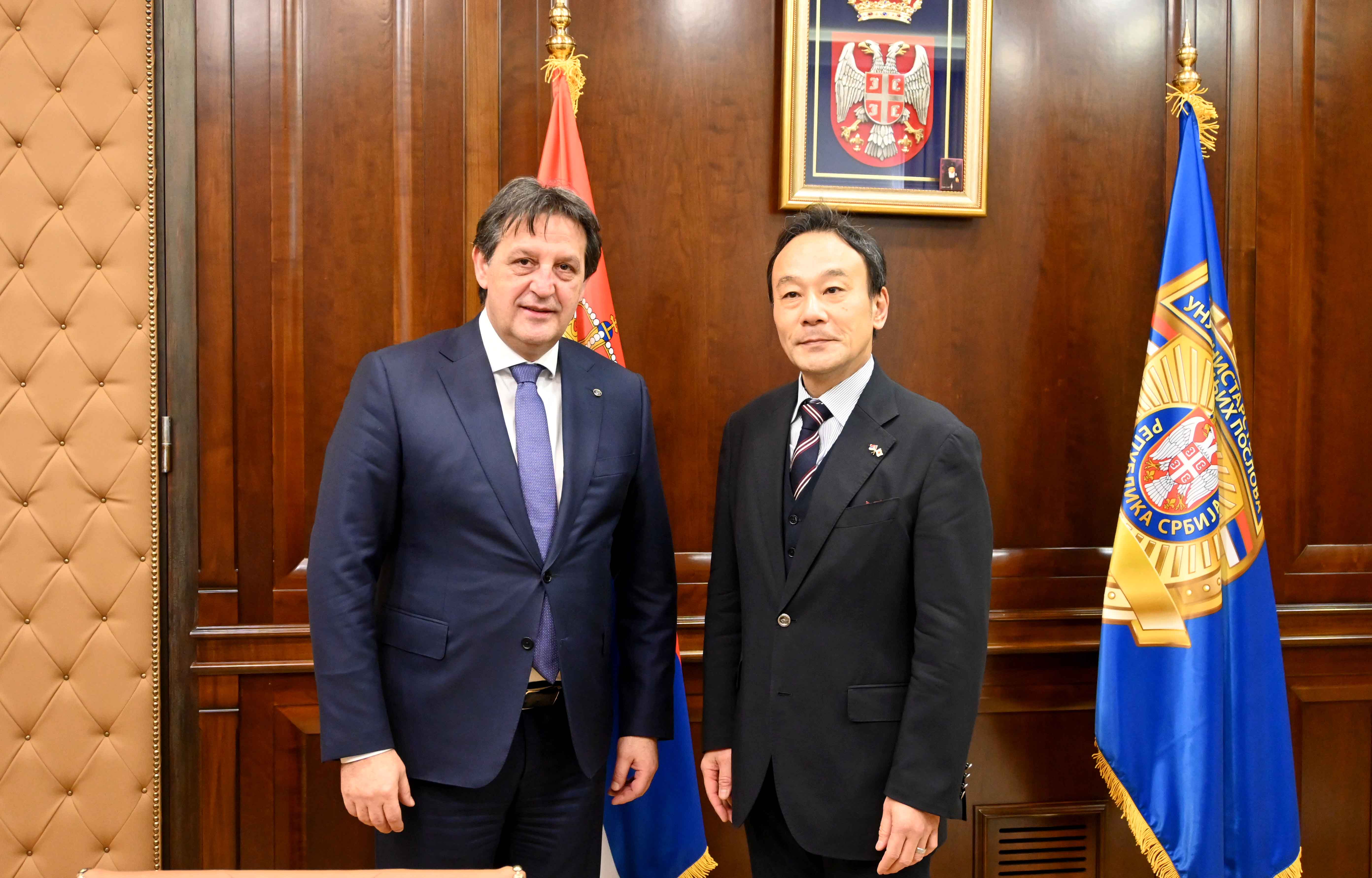 Ministar unutrašnjih poslova Bratislav Gašić sastao se sa ambasadorom Japana u Srbiji Takahikom Kacumatom