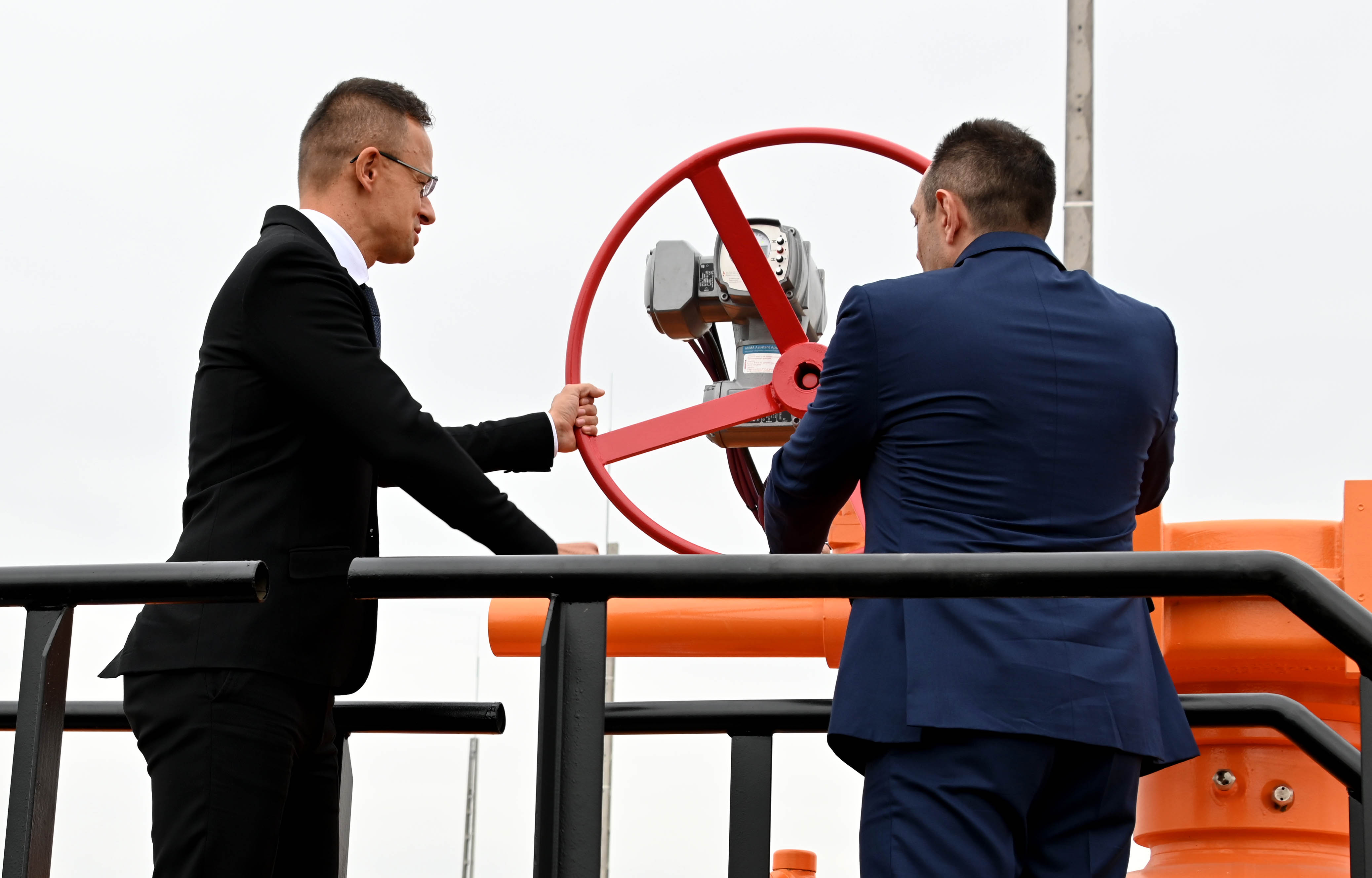 Ministar Vulin i ministar Sijarto: Značajan dan za Srbiju i Mađarsku, obezbedili smo energetsku sigurnost
