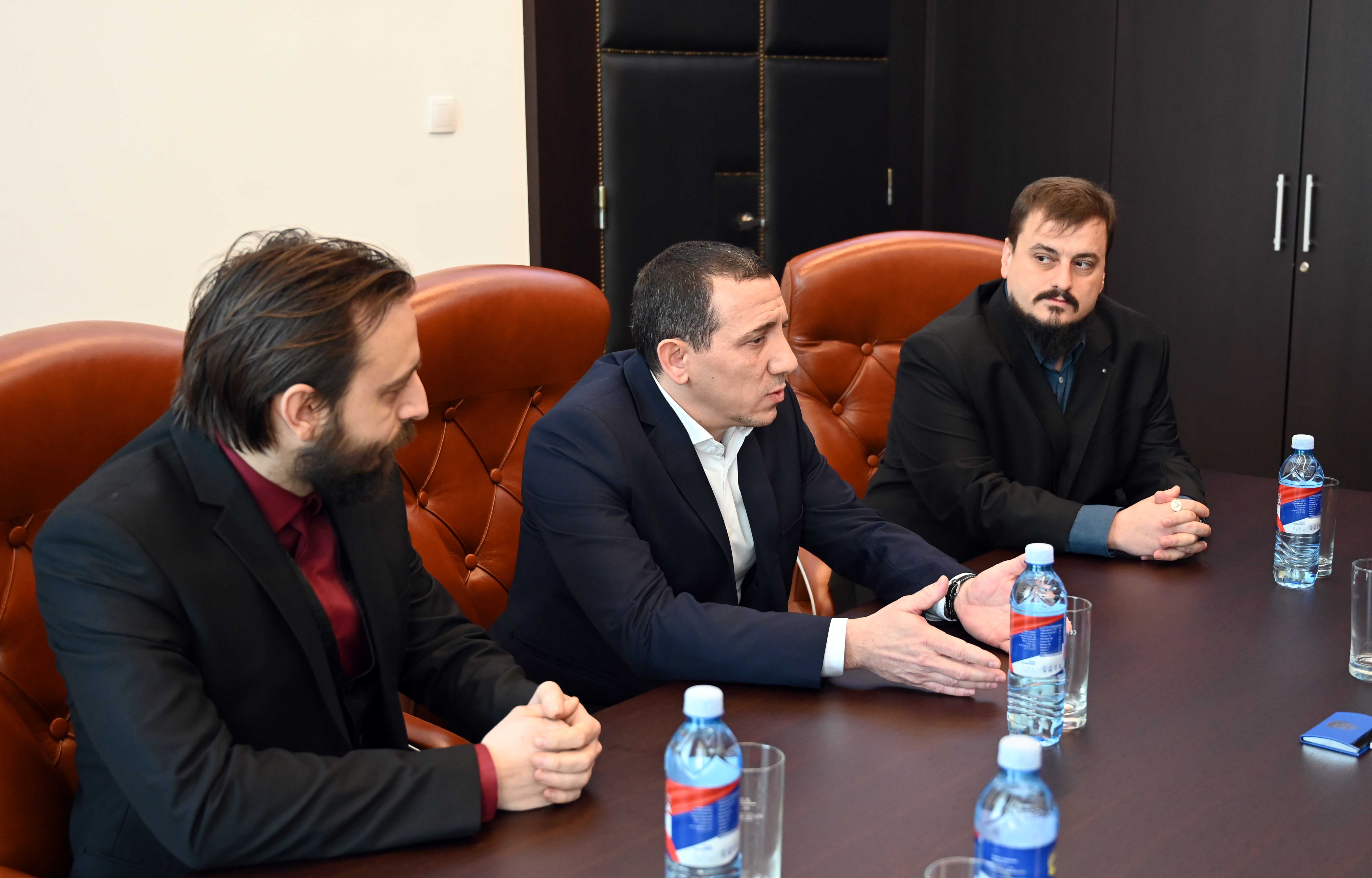 Ministar Aleksandar Vulin primio je danas predstavnike udruženja za očuvanje starih zanata i veština „Beli orlovi“