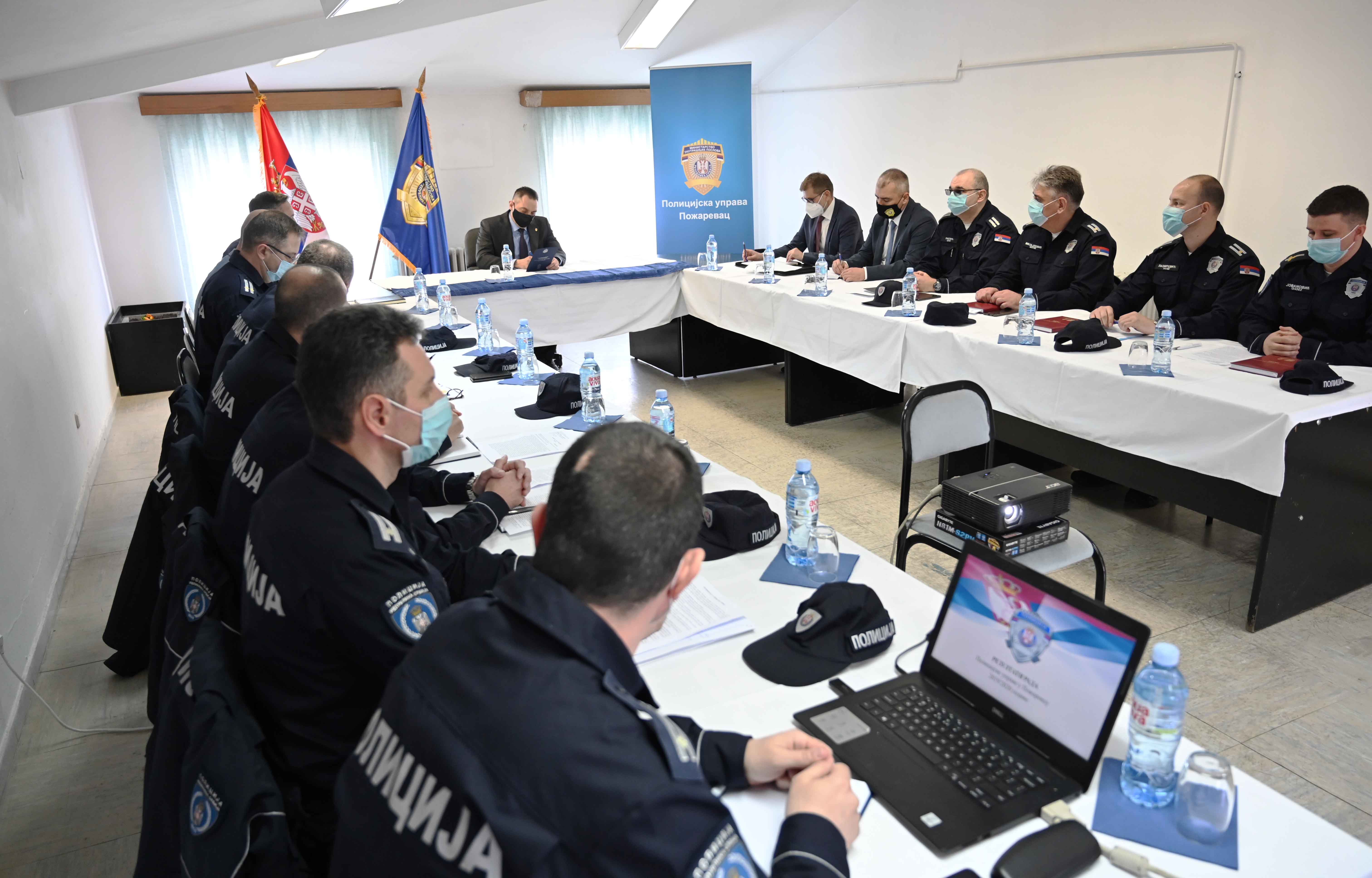 Ministar Vulin: Pojačan rad policije na suzbijanju ilegalne trgovine akciznim proizvodima