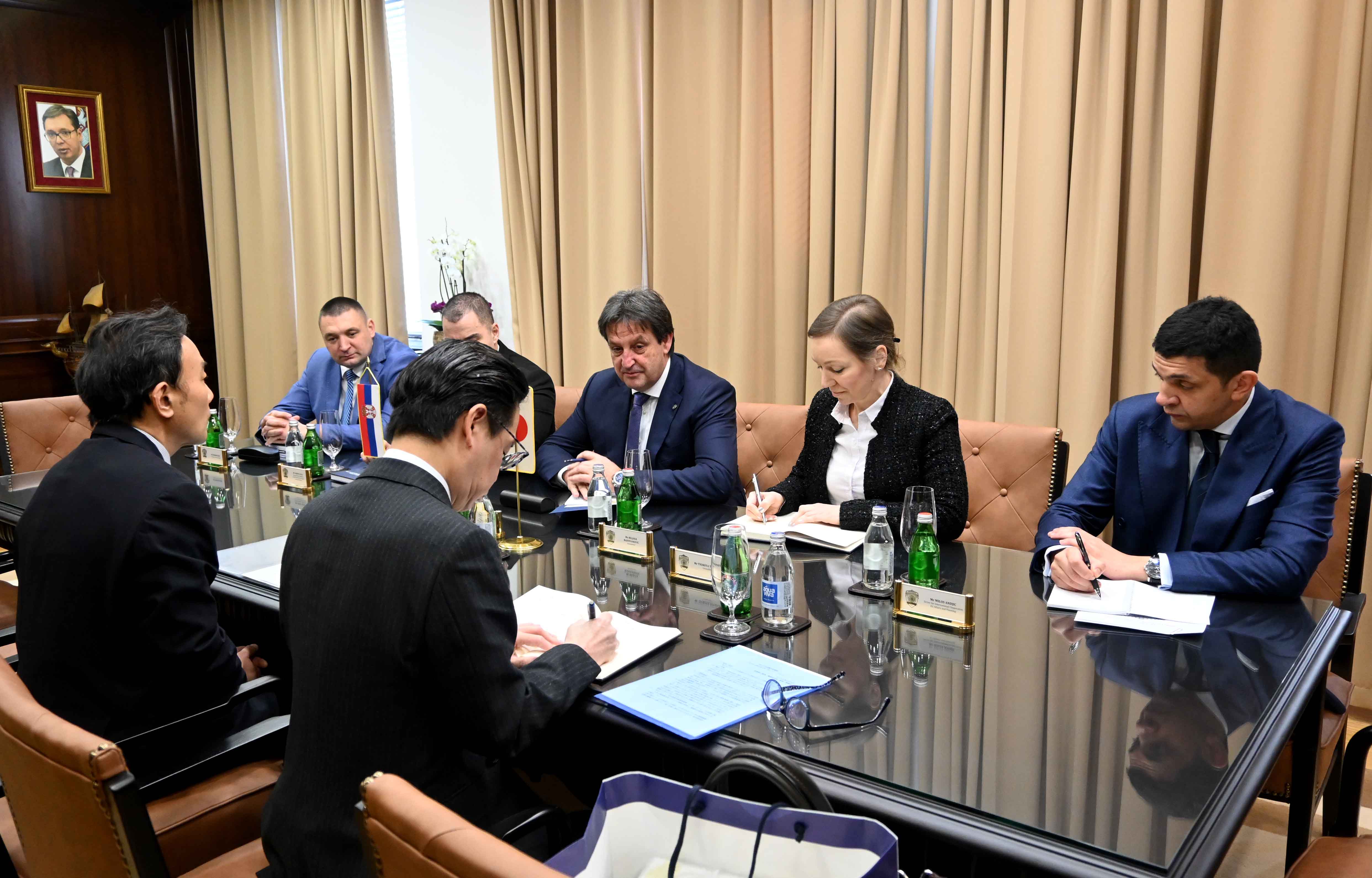 Ministar unutrašnjih poslova Bratislav Gašić sastao se sa ambasadorom Japana u Srbiji Takahikom Kacumatom