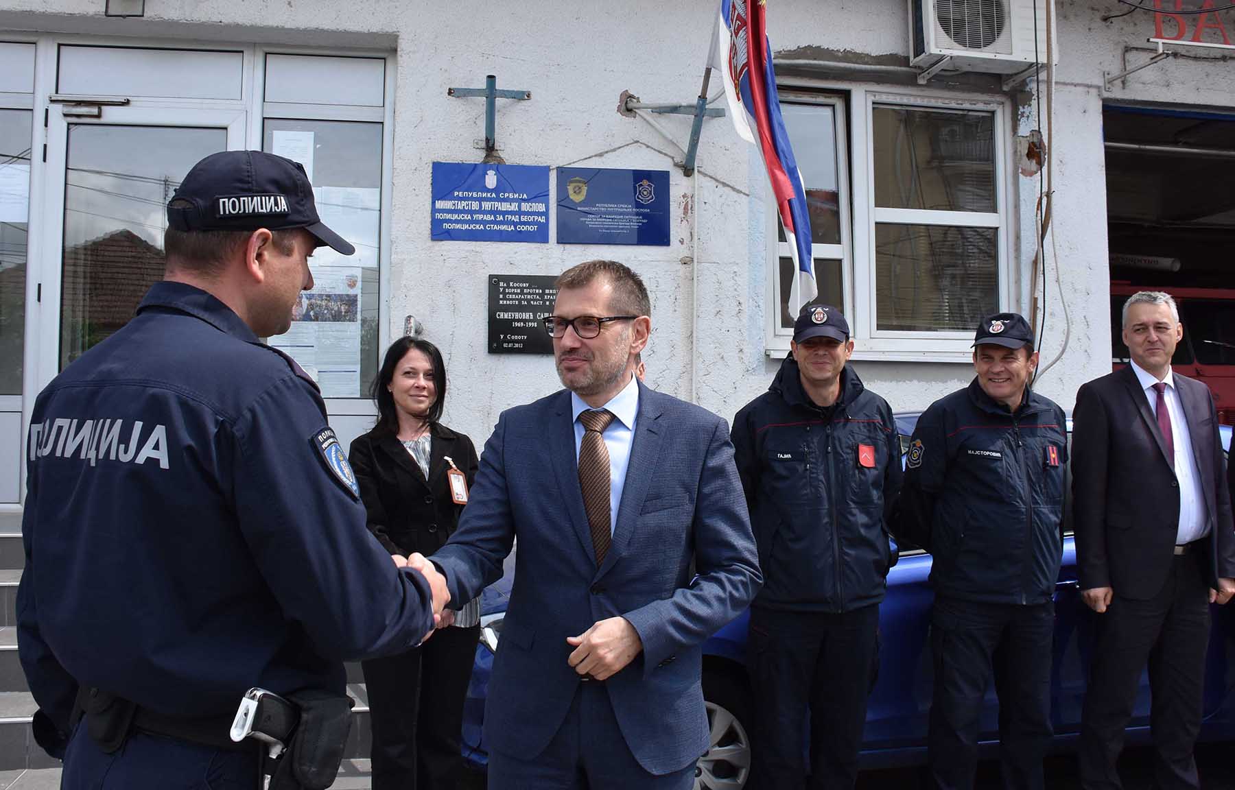 Директор полиције честитао грађанима Међународни празник рада