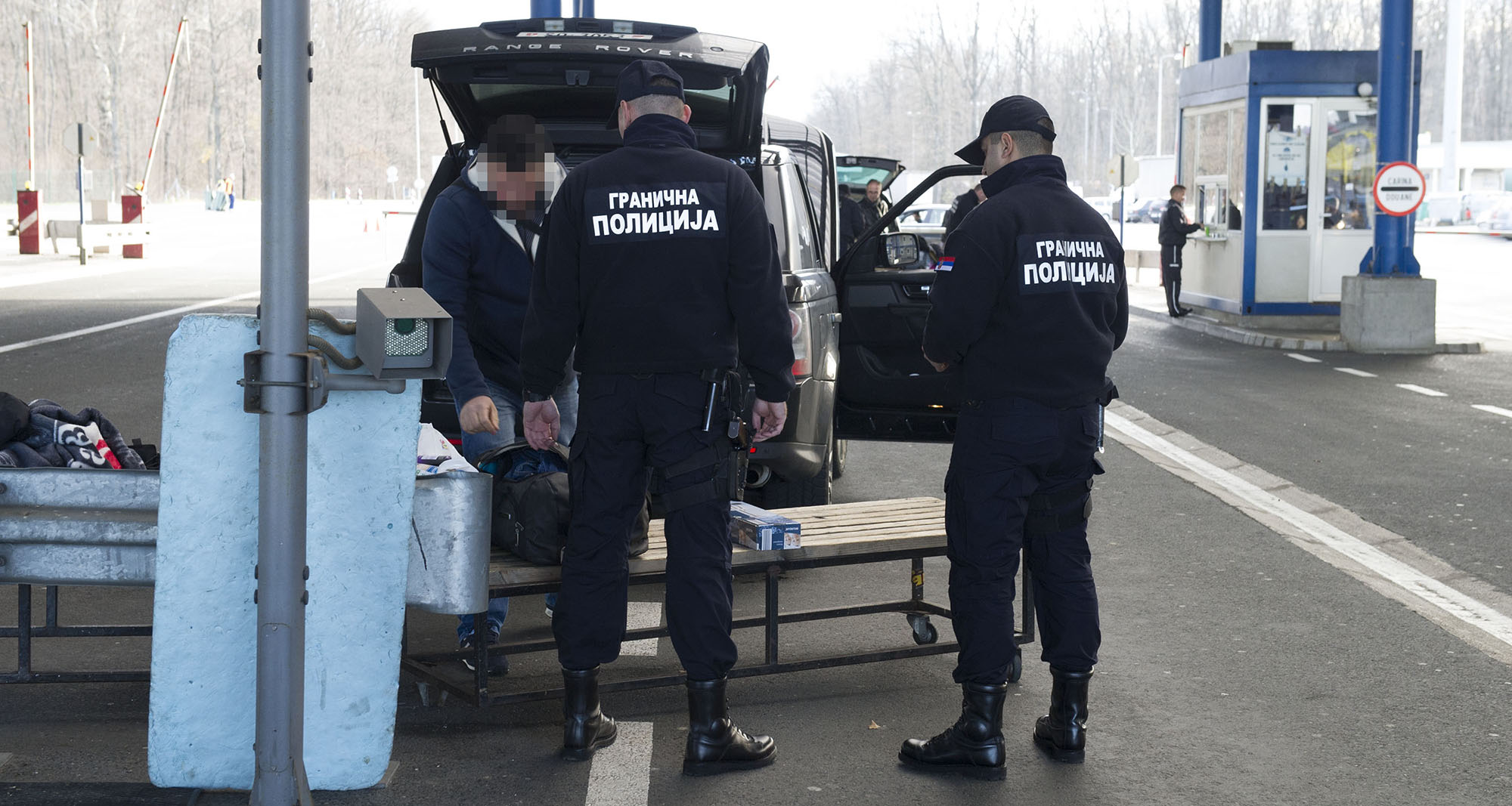 Полицијски службеници на Граничном прелазу Батровци од данас у новим униформама
