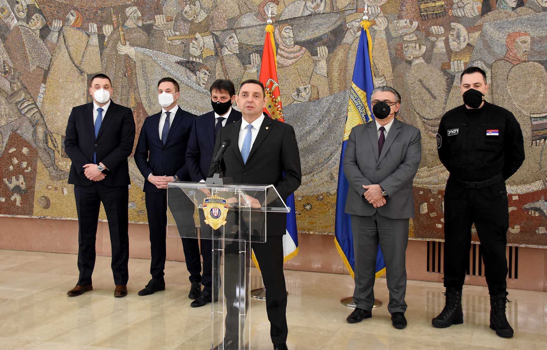 Ministar Vulin: Uhapšeno 17 osoba, nećemo dozvoliti stvaranje novog „Zemunskog klana“