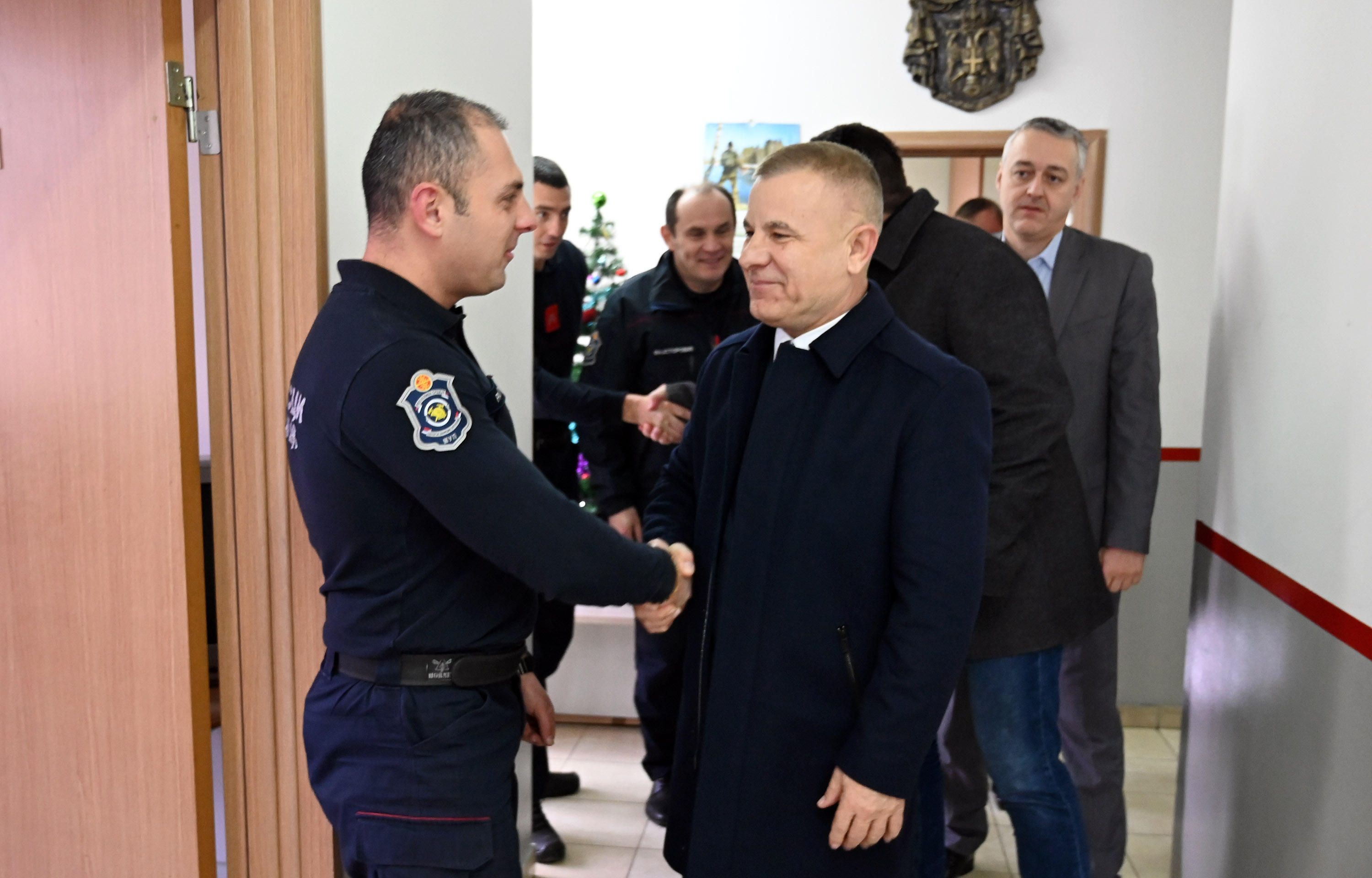 Miličković i Marić obišli pripadnike Vatrogasno-spasilačkog odelјenja i zahvalili se na njihovom radu za vreme novogodišnjih praznika