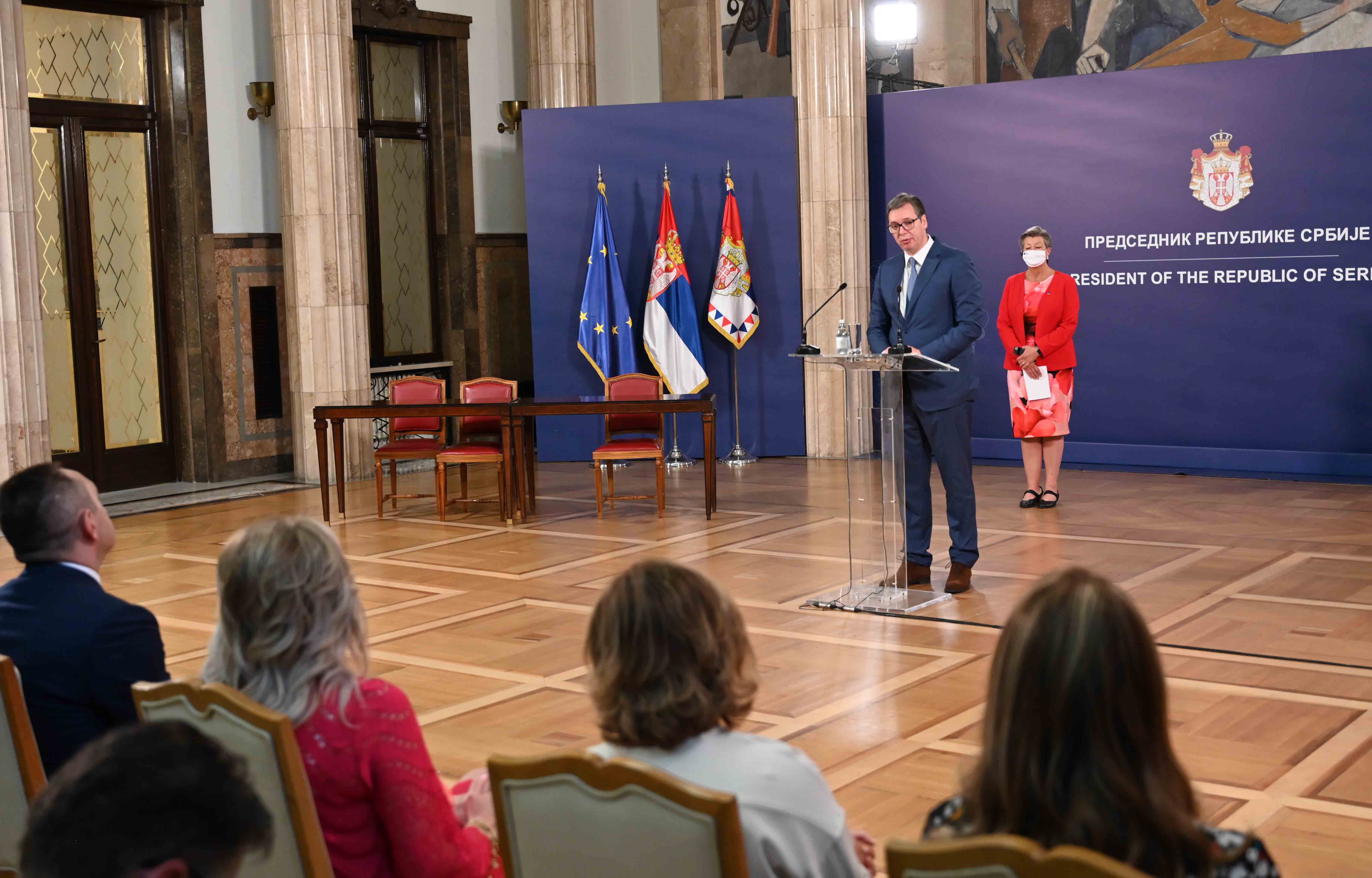 Председник Вучић: Од ЕУ више од 11 милиона евра подршке за мигранте
