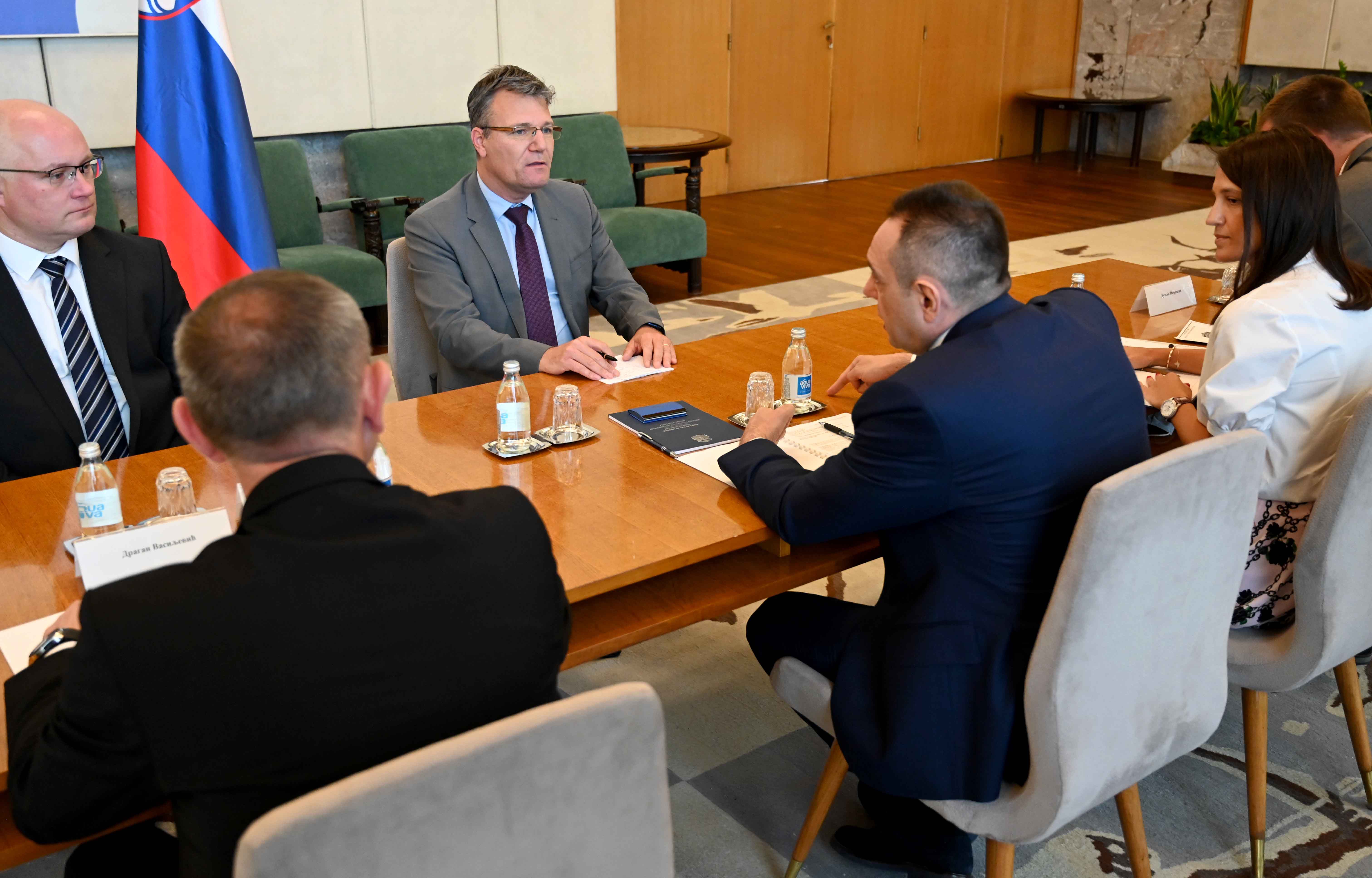 Министар Вулин примио амбасадора Словеније 