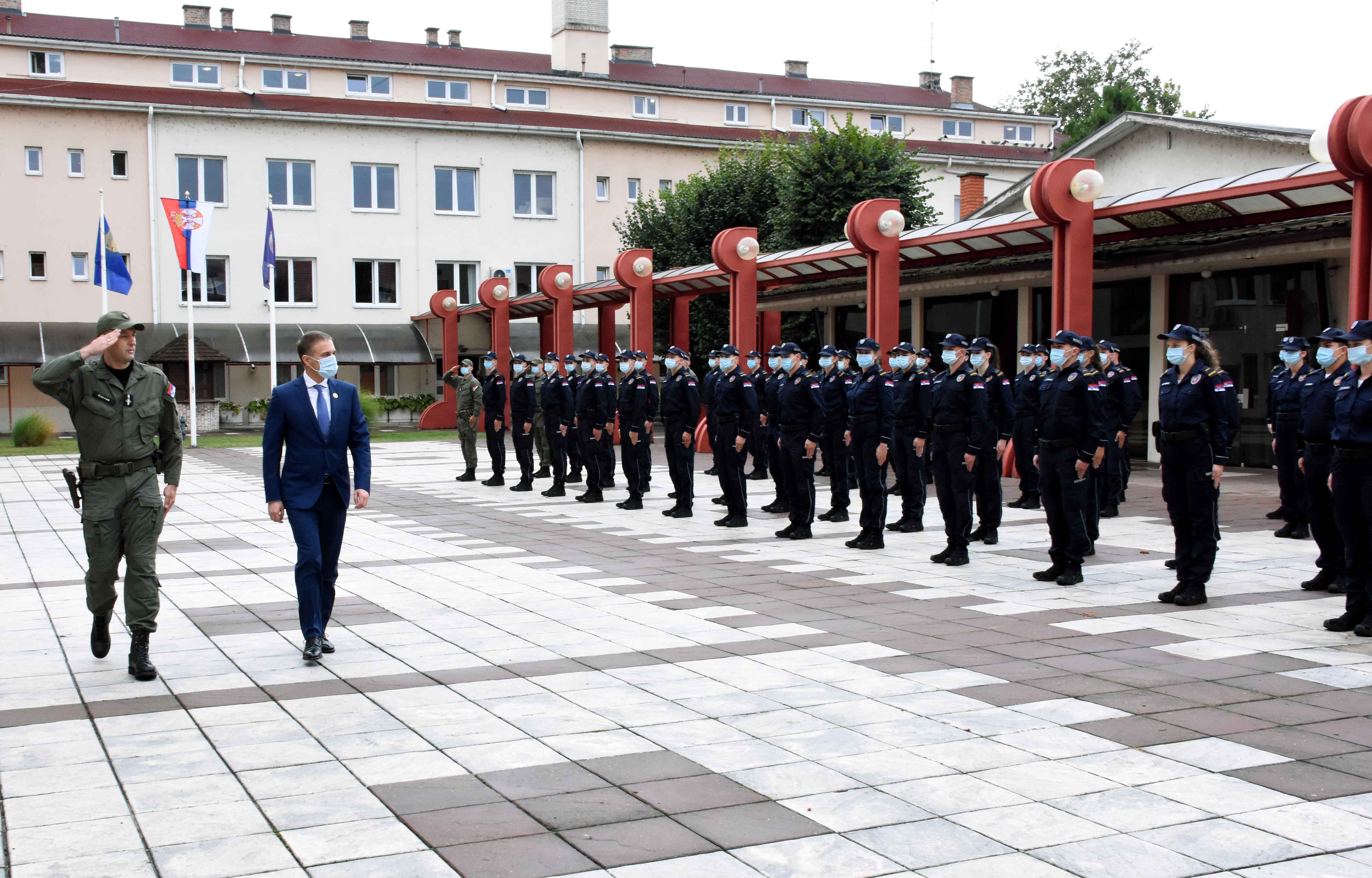 Министар  Стефановић са новом генерацијом студената Криминалистичко-полицијског универзитета
