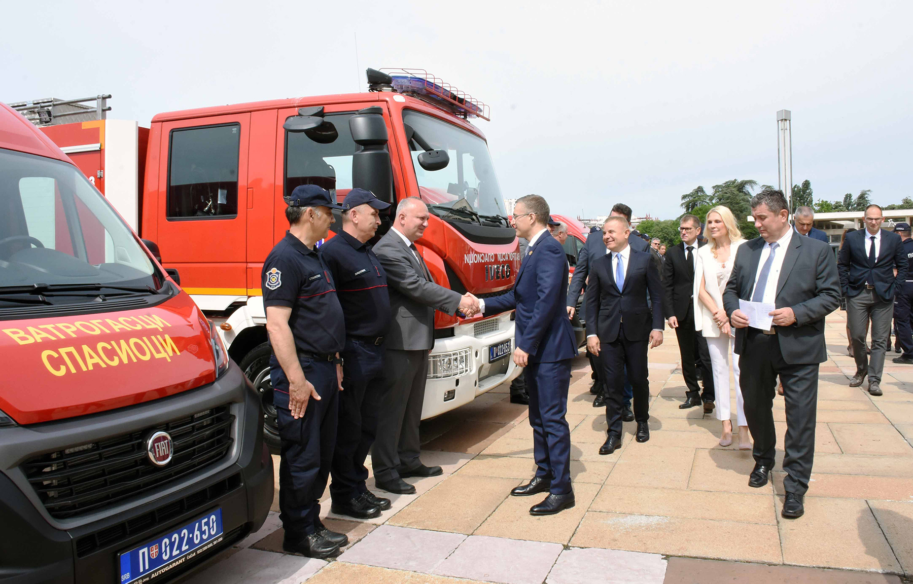 Министар Стефановић присуствовао примопредаји новог хеликоптера Х145М, и нових возила