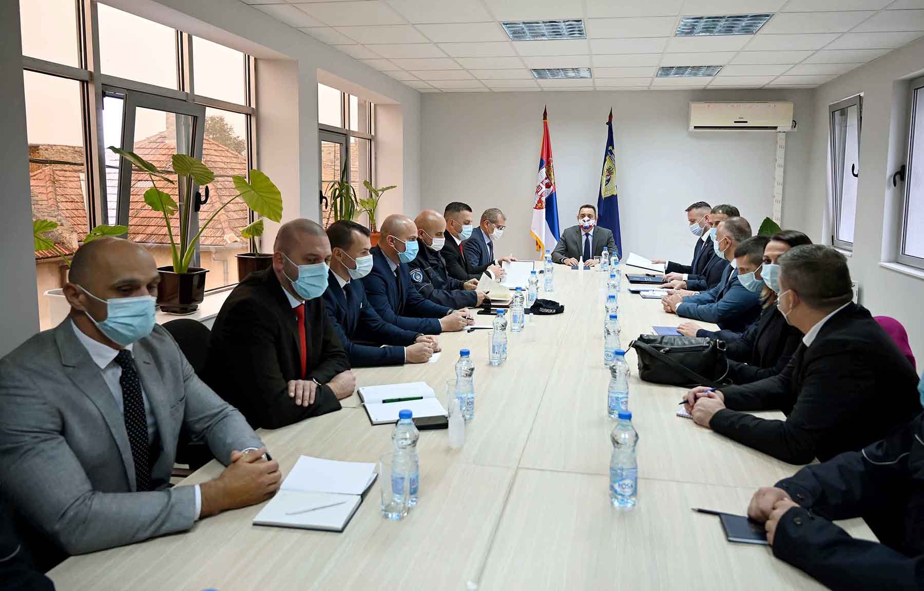 Министар Вулин одржао колегијум са начелником Полицијске управе Нови Сад и начелницима полицијских станица