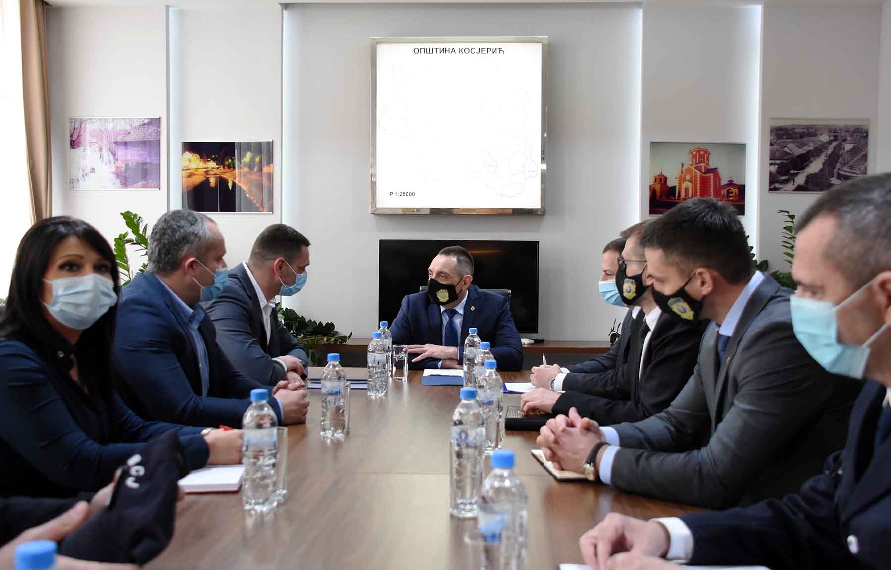 Ministar Vulin sa članovima Štaba za vanredne situacije opštine Kosjerić