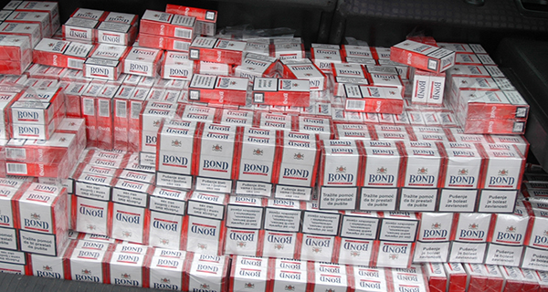 Zaplenjeno 20.000 paklica cigareta
