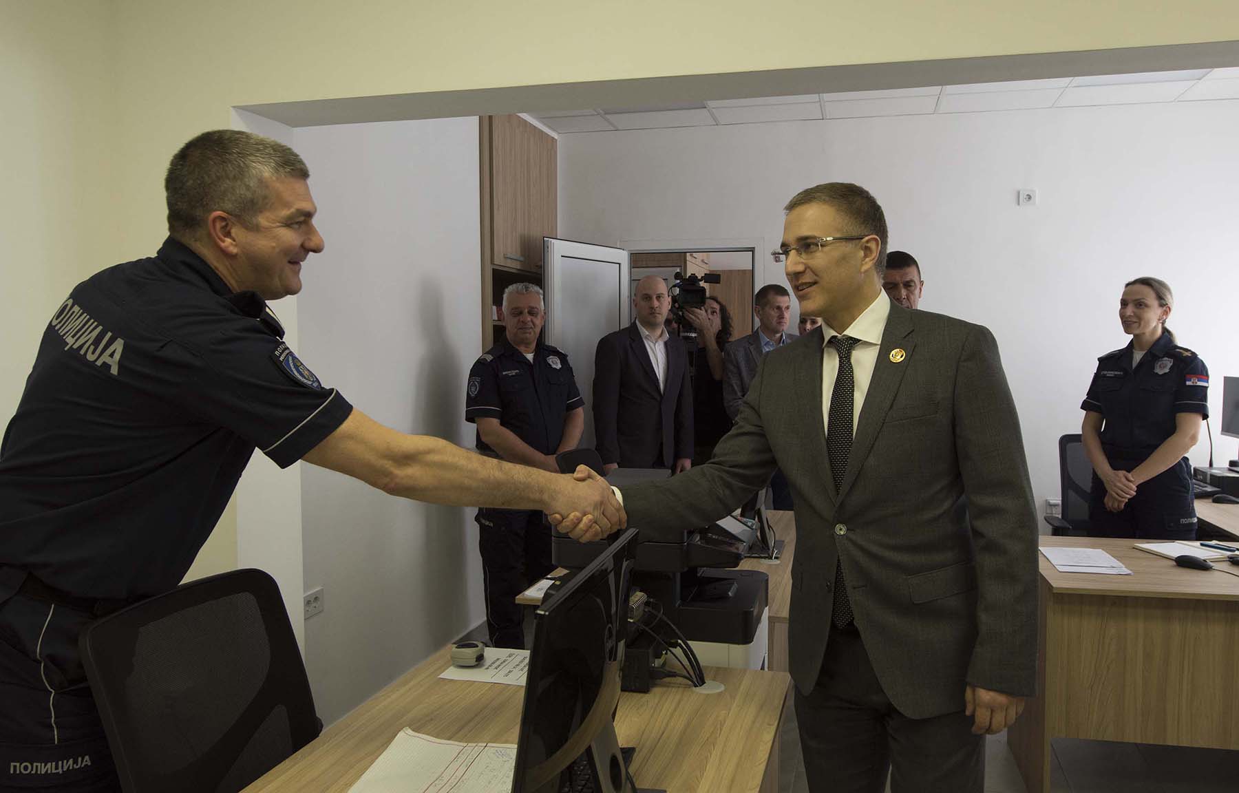 Министар Стефановић је обишао просторије Дежурне службе у Нишу  