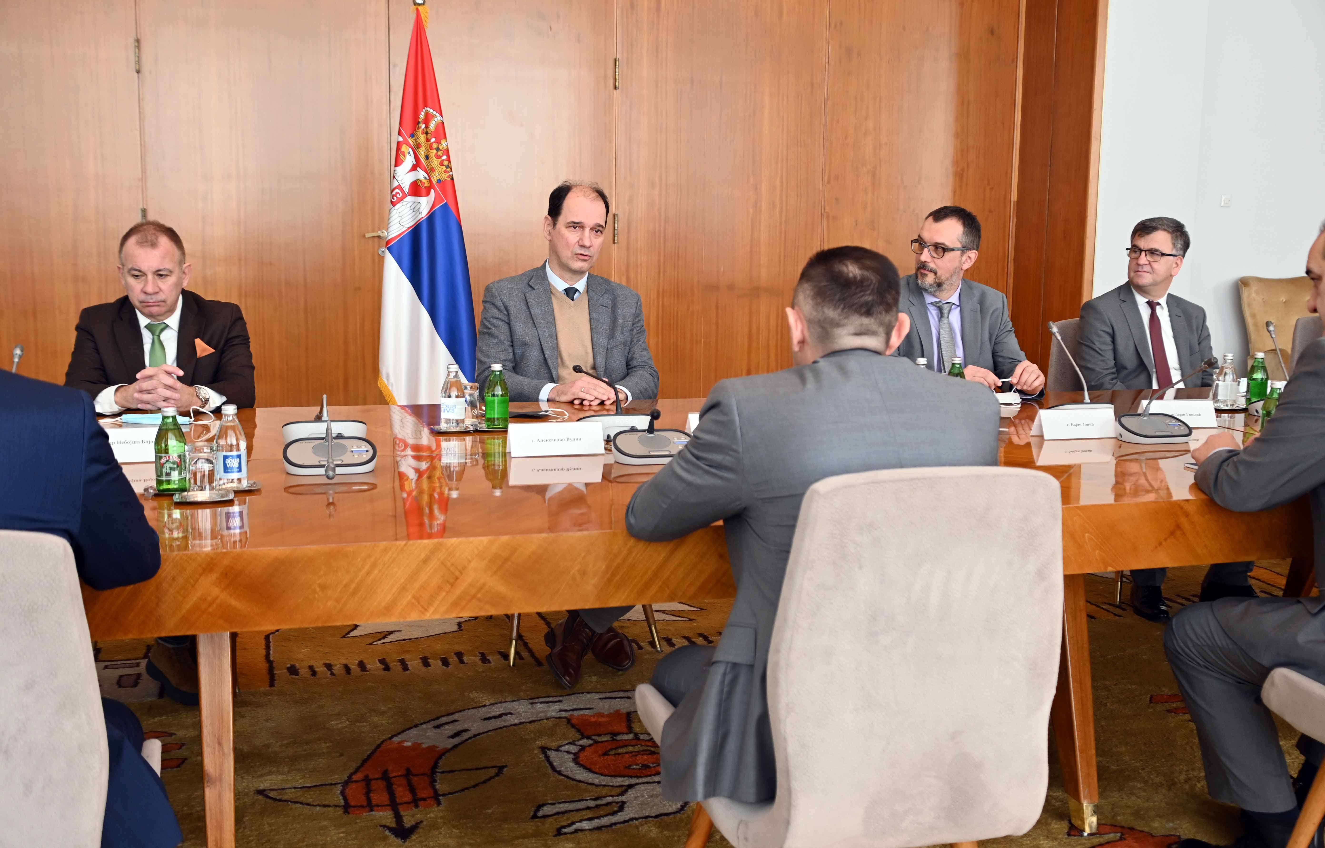 Ministar Aleksandar Vulin potpisao je danas sa dekanima sedam viskoobrazovnih ustanova u Srbiji Sporazum o poslovnoj saradnji