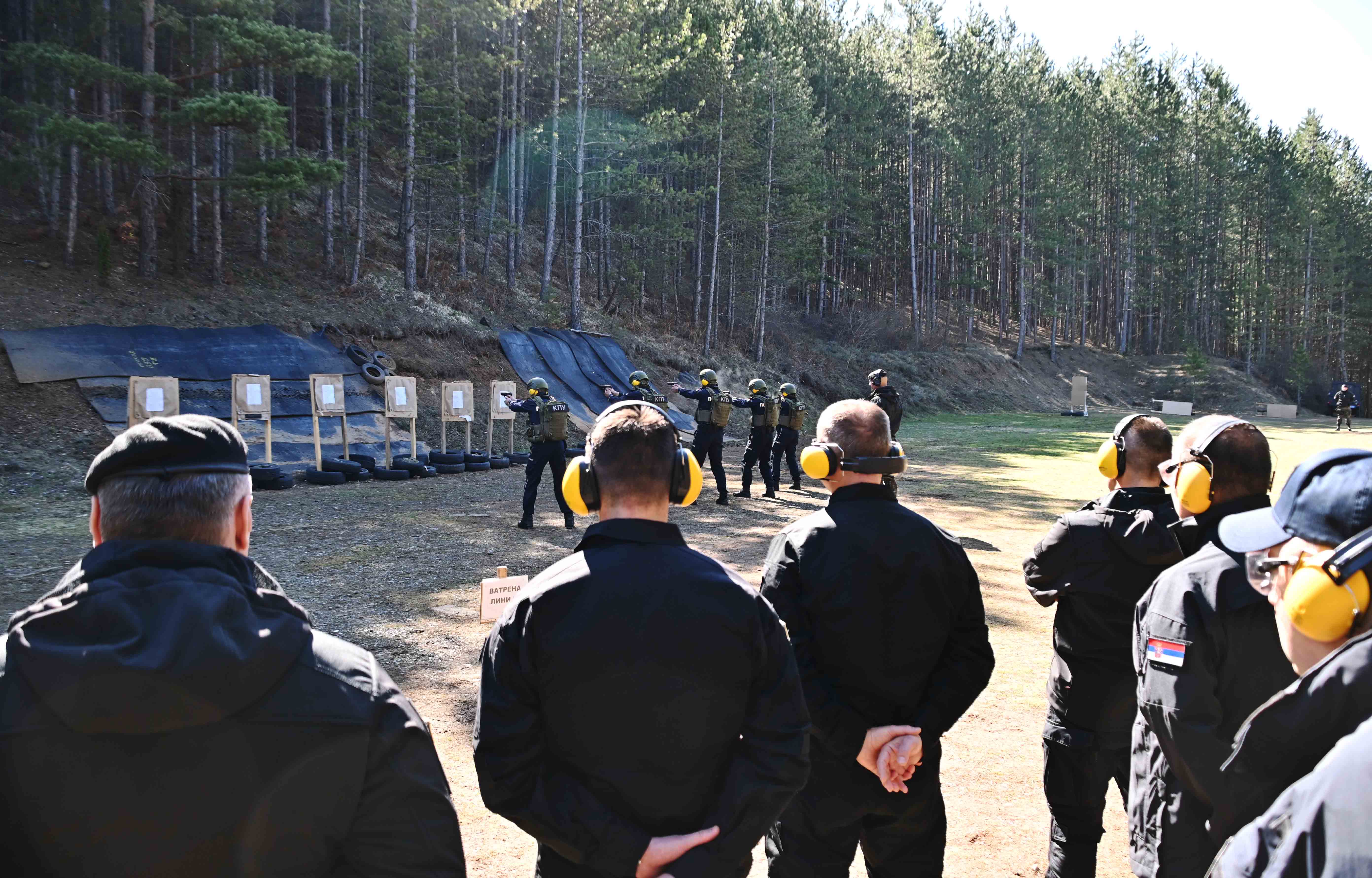 Вредни, обучени и школовани полицајци су носиоци борбе против криминала и темељ у очувању мира и стабилности земље