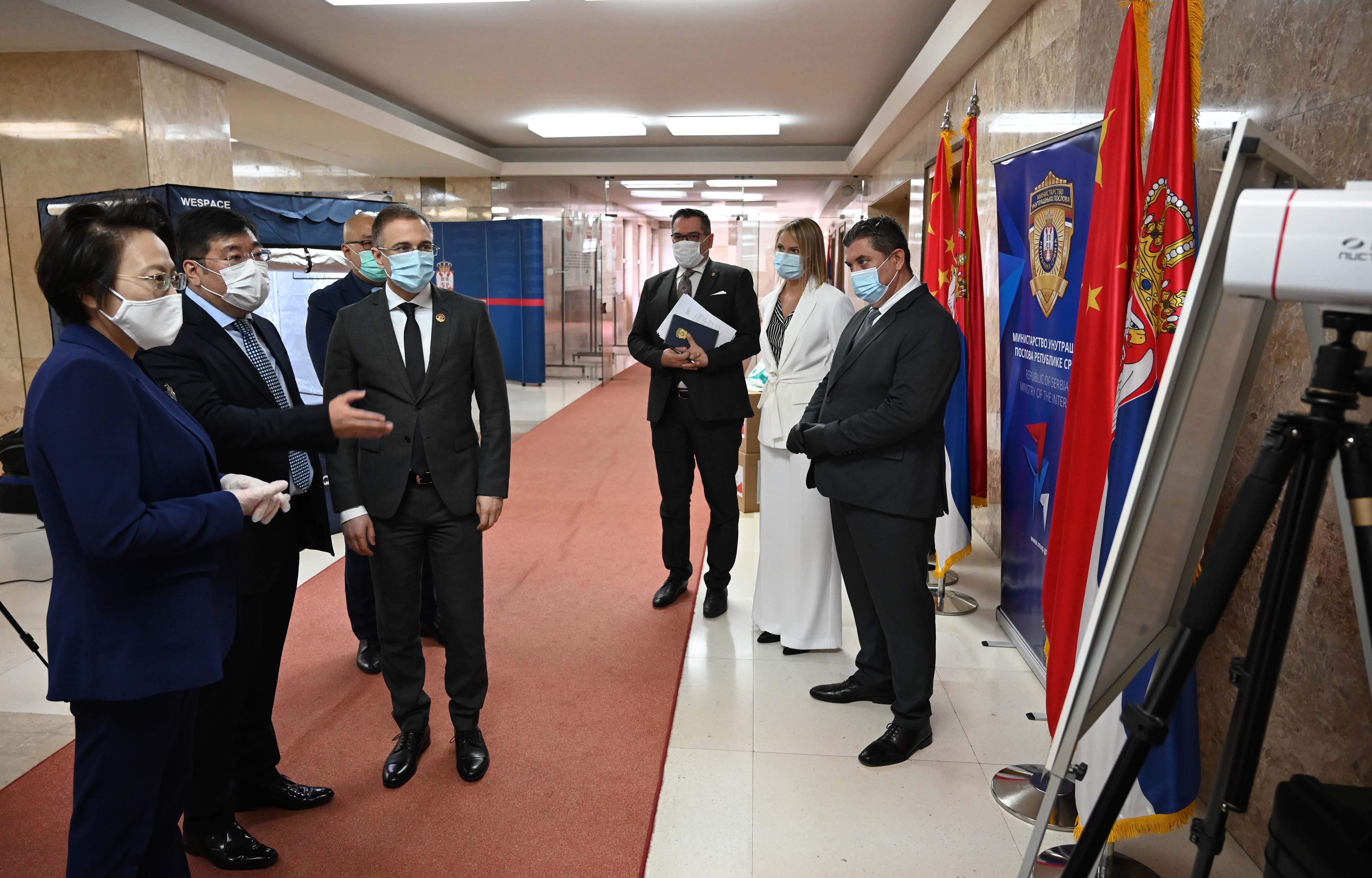 Министар Стефановић присуствовао примопредаји  заштитне опреме и уређаја, које је кинеска компанија „НУКТЕК“ донирала МУП-у