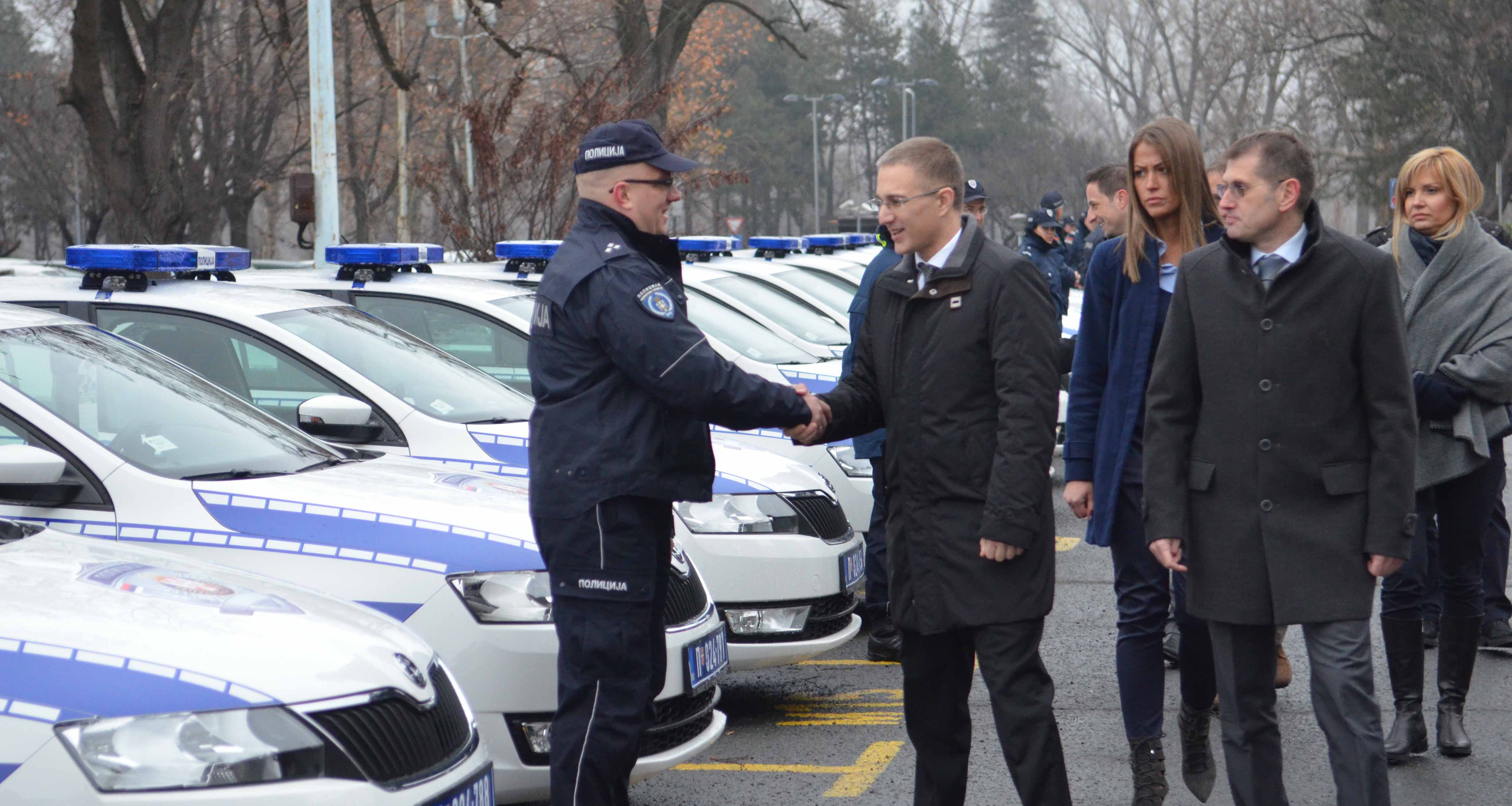 Стефановић: Током наредне године биће замењен већи број патролних возила