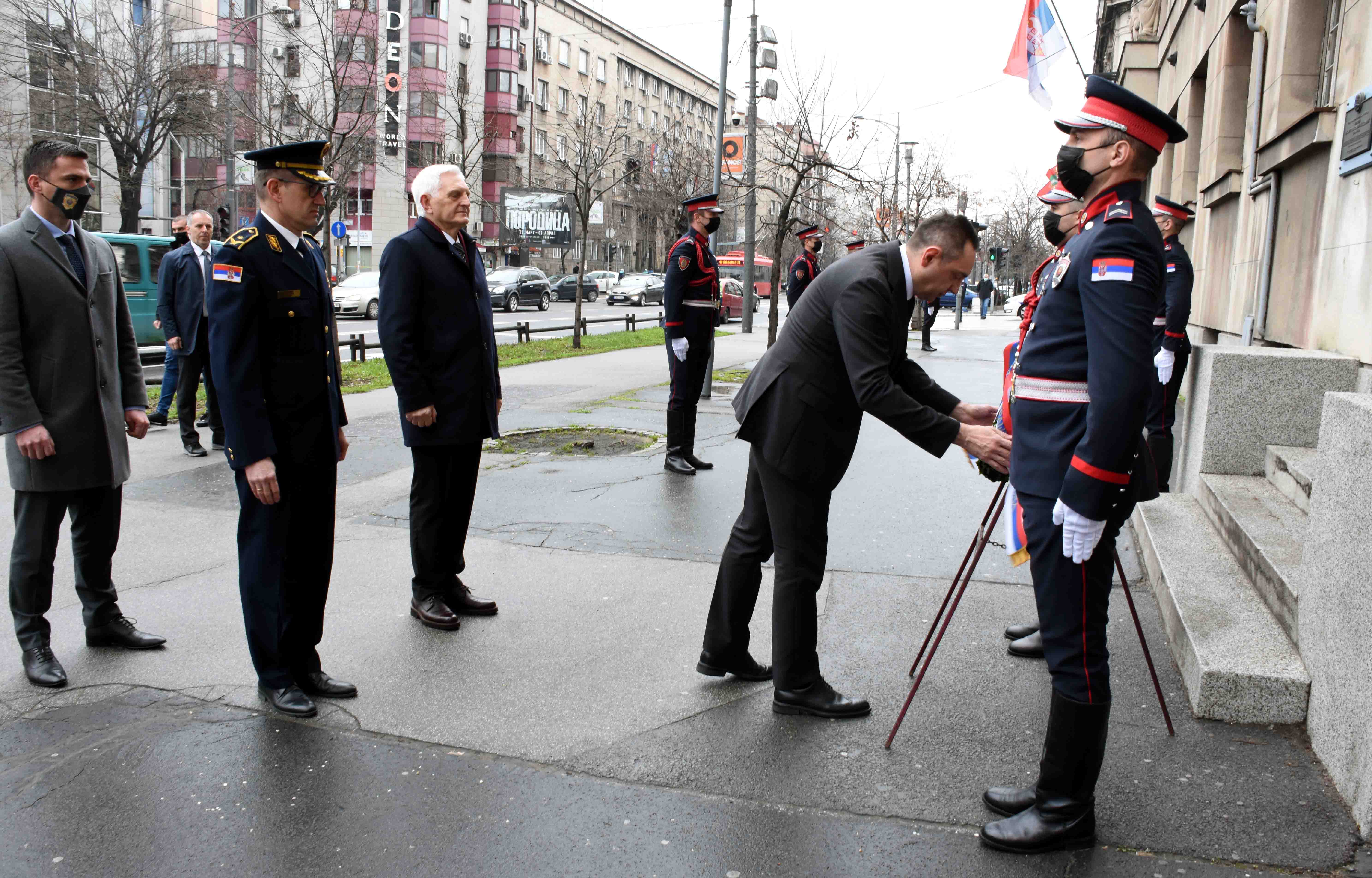 Министар Вулин:  Србија никада неће заборавити и престати да тражи правду
