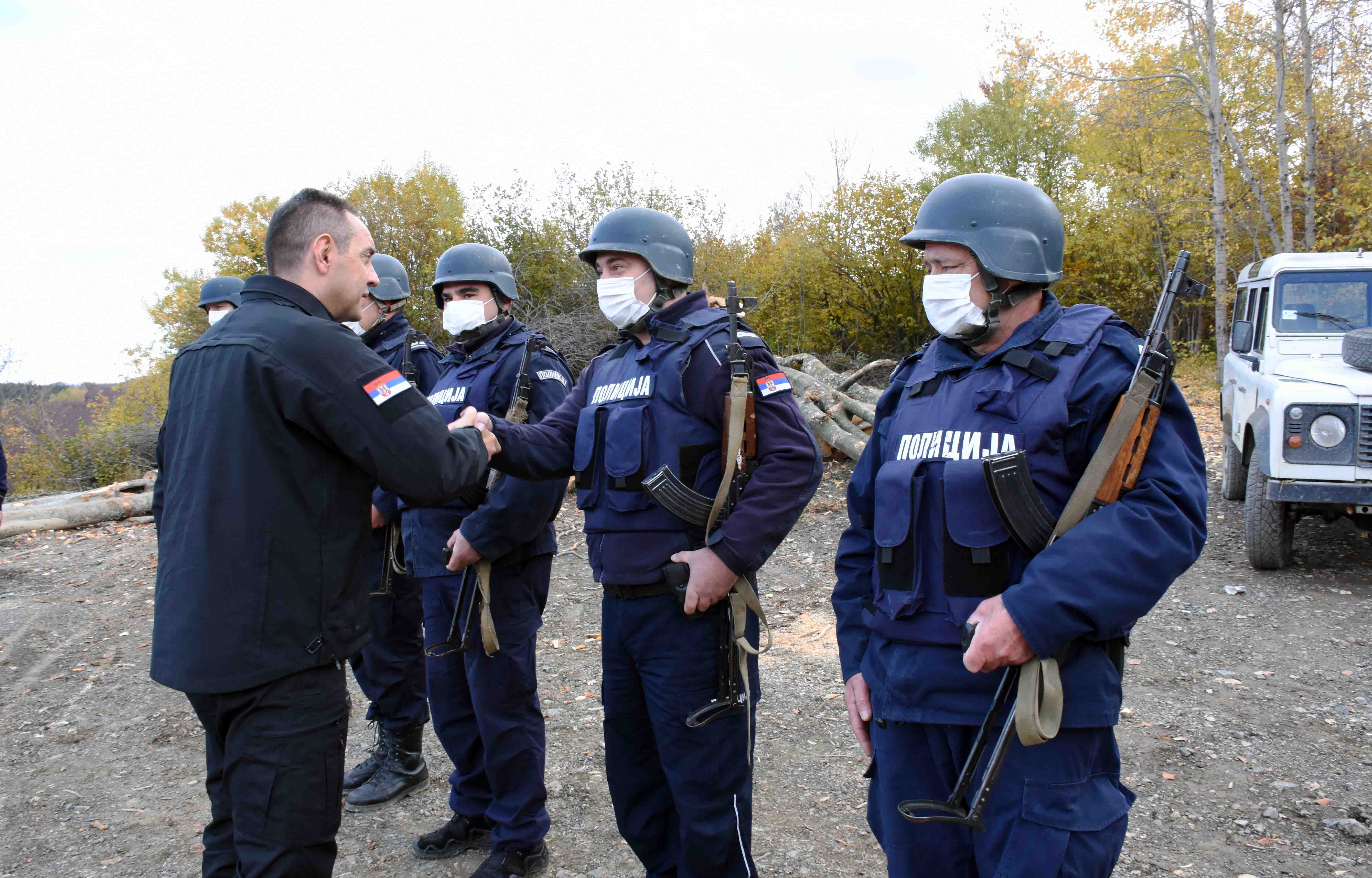 Министар Вулин: Угрожавање безбедности припадника српске полиције у КЗБ није прихватљиво