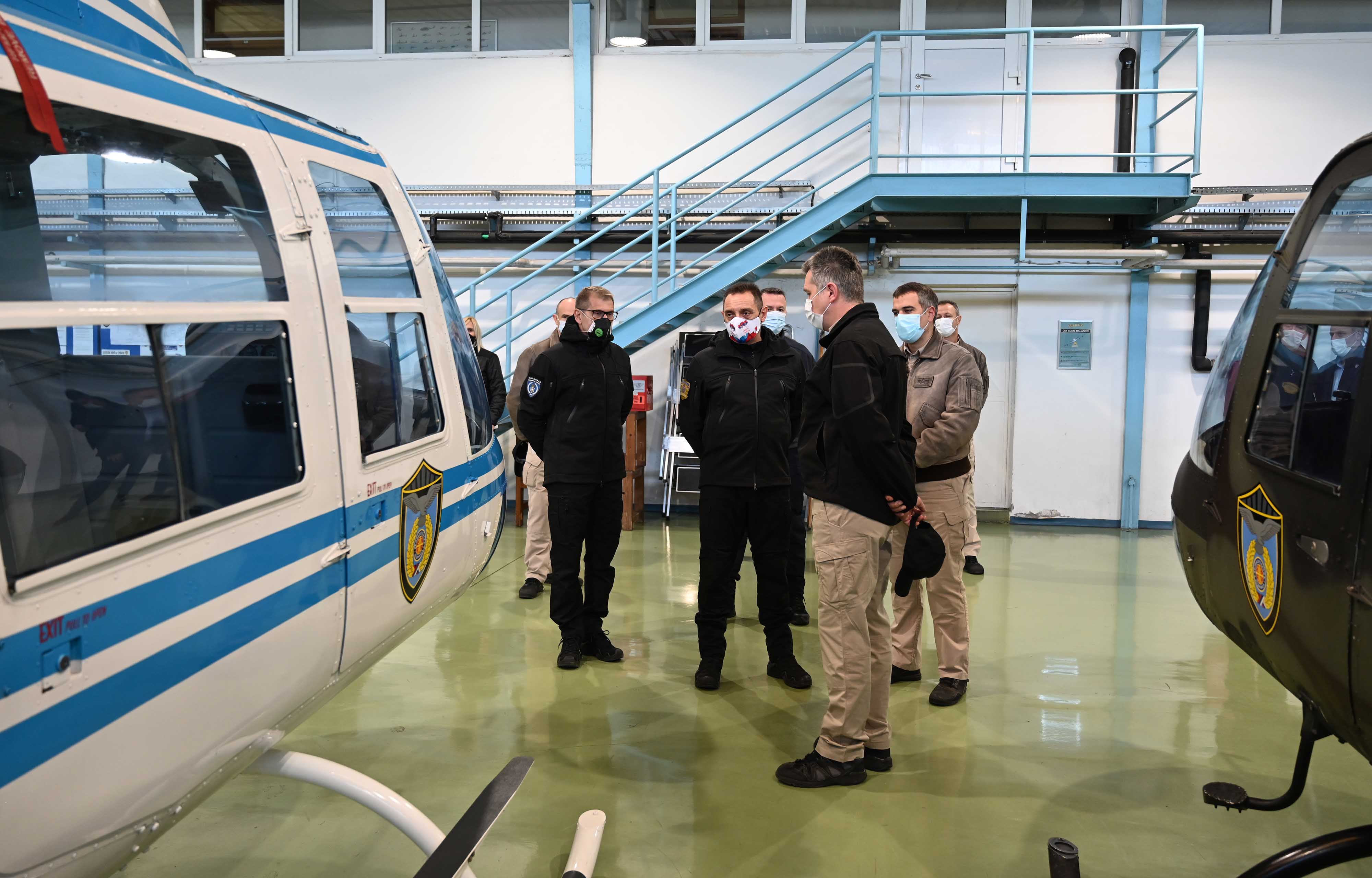 Ministar unutrašnjih poslova Republike Srbije Aleksandar Vulin obišao  pripadnike Helikopterske jedinice MUP-a