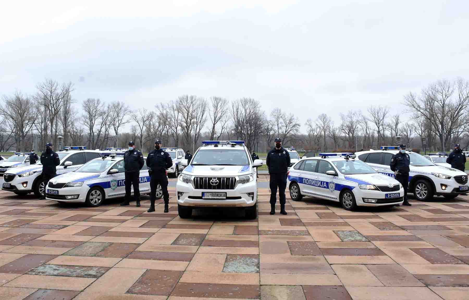 Полиција добила првих 15 возила опремљених савременом информационом опремом