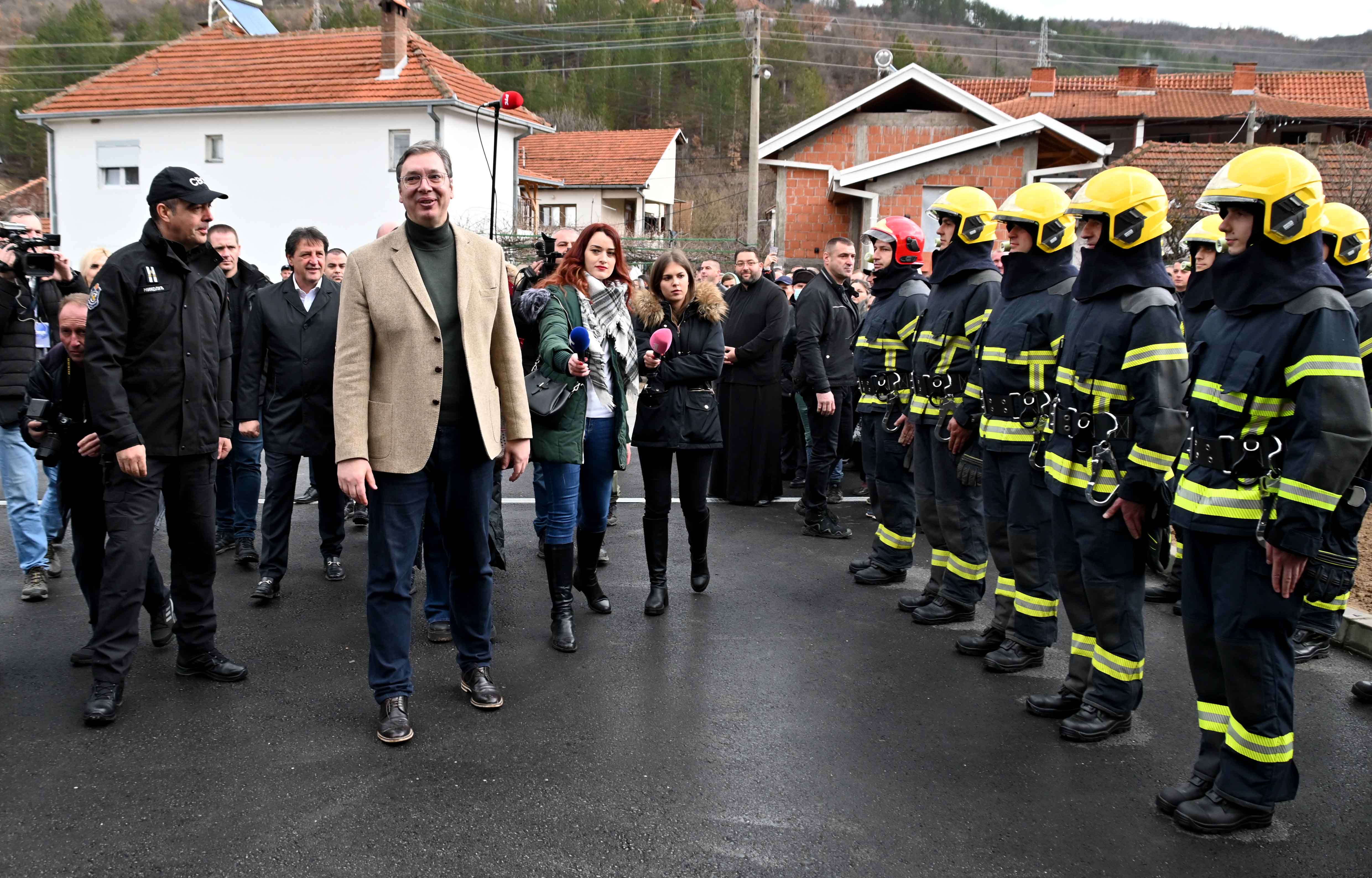 Ministar Gašić je zajedno sa predsednikom Republike Srbije Aleksandrom Vučićem obišao novoizgrađeni objekat SVS-a u Trgovištu