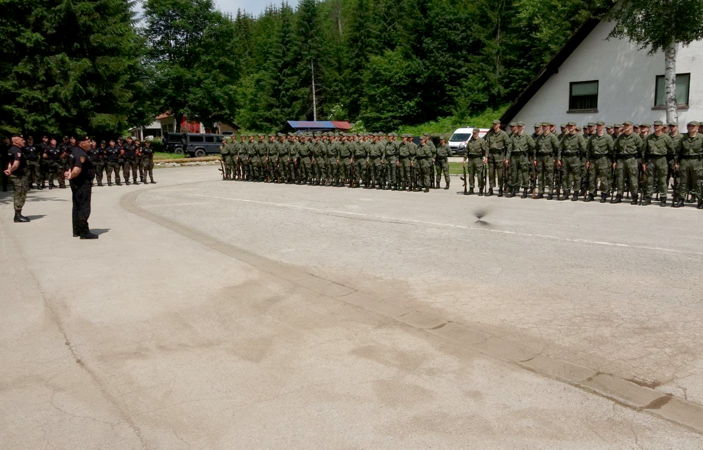 КKomandant Žandarmerije general Dejan Luković obišao u Nastavnom centru Jasenovo instruktore i kandidate za prijem u Žandarmeriju