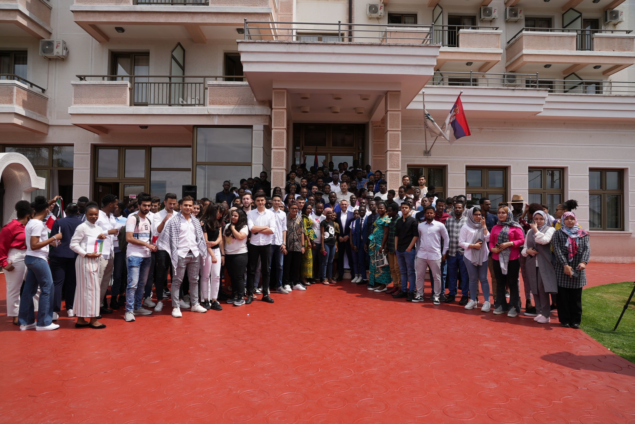 Ministar Vulin obišao je danas u studentskom odmaralištu na Avali buduće studente koji dolaze iz zemalјa članica Pokreta nesvrstanih