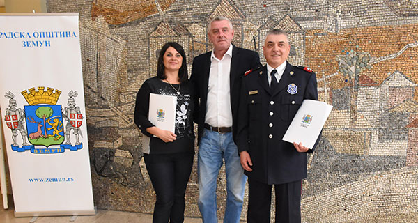 Награде за најбољу полицајку и ватрогасца