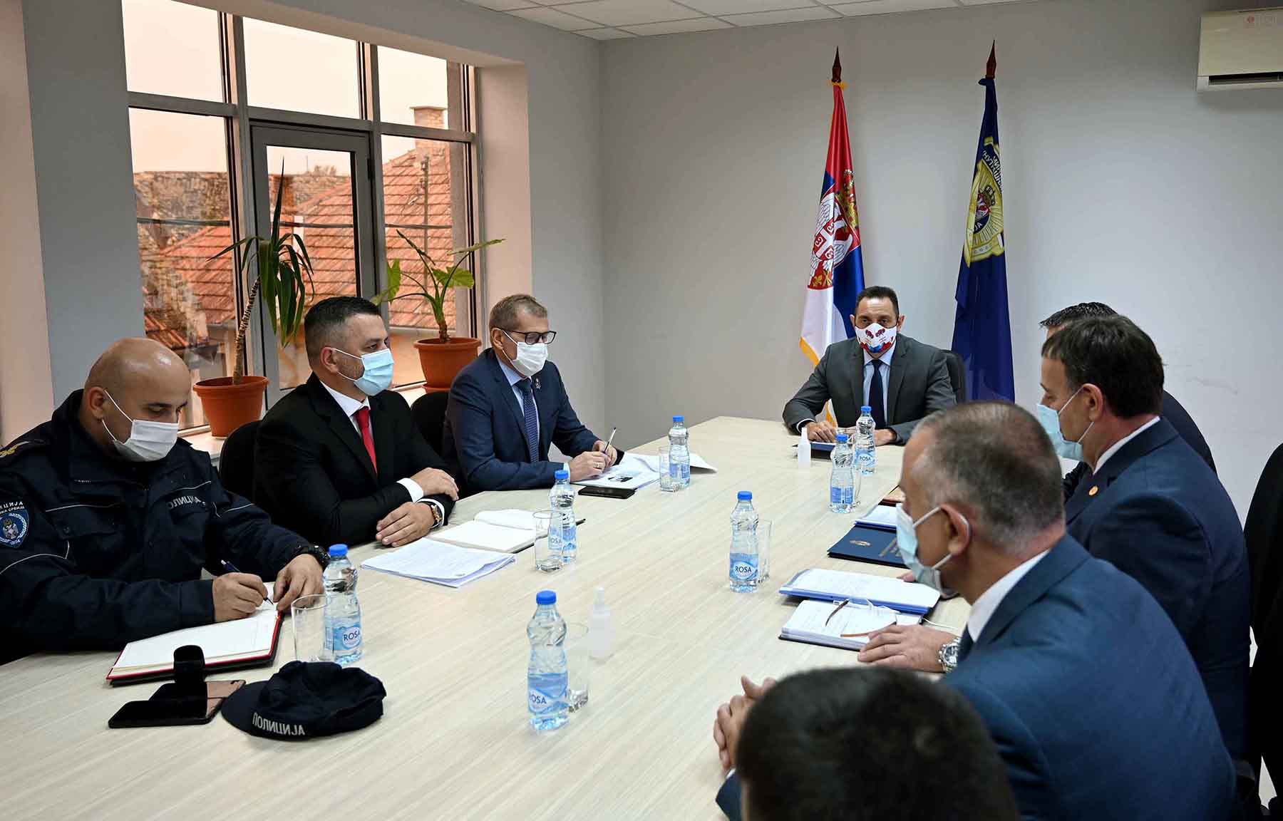 Министар Вулин одржао колегијум са начелником Полицијске управе Нови Сад и начелницима полицијских станица
