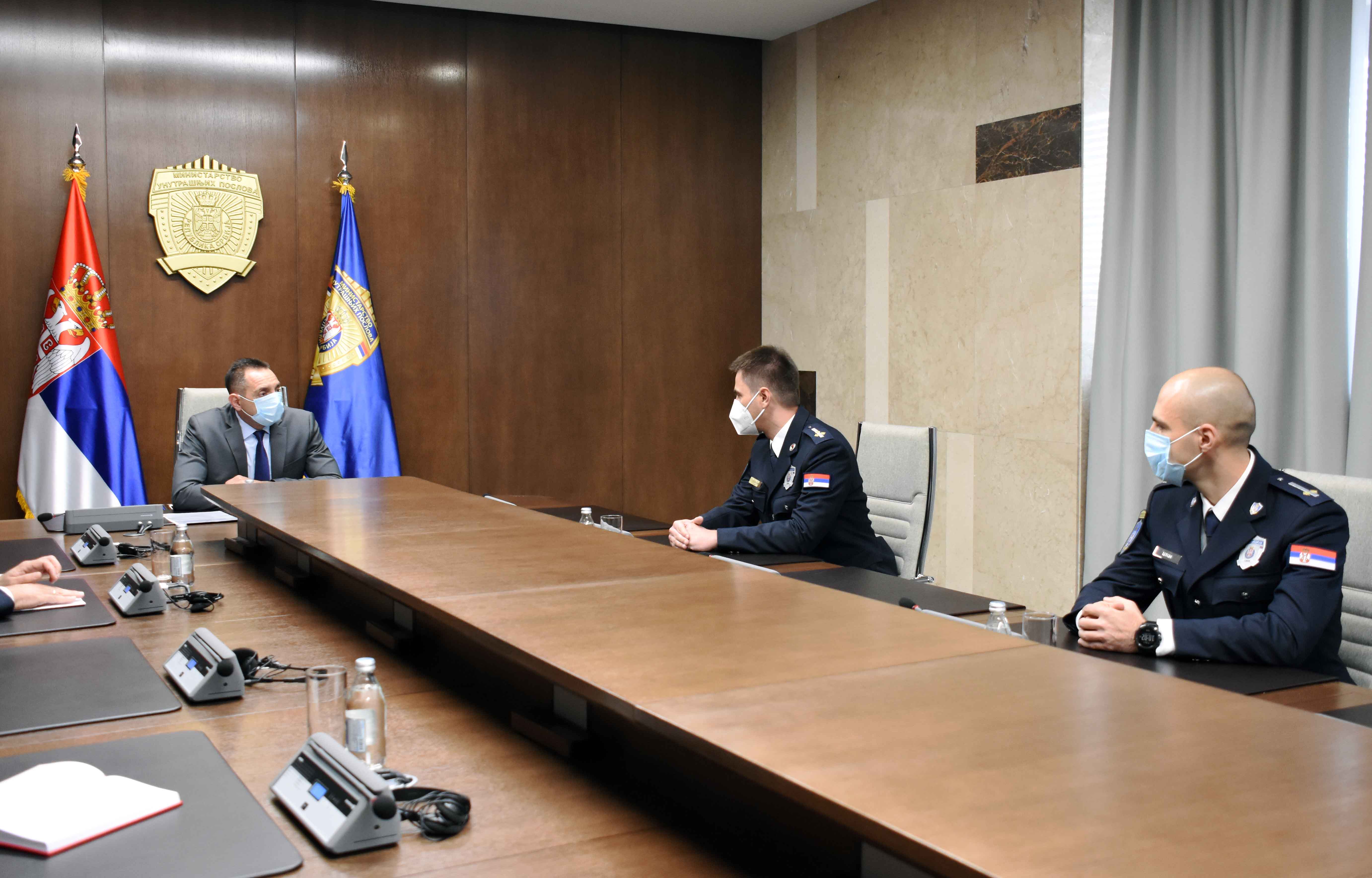 Mинистар Вулин разговарао са припадницима полиције који ће заменити колеге у мировној операцији УН на Кипру