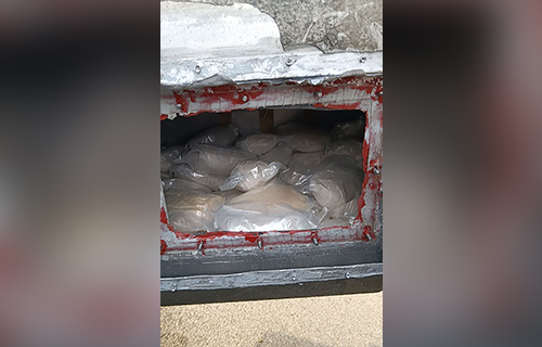 Пронађено око 42 килограма дроге у резервоару камиона на Граничном прелазу Прешево