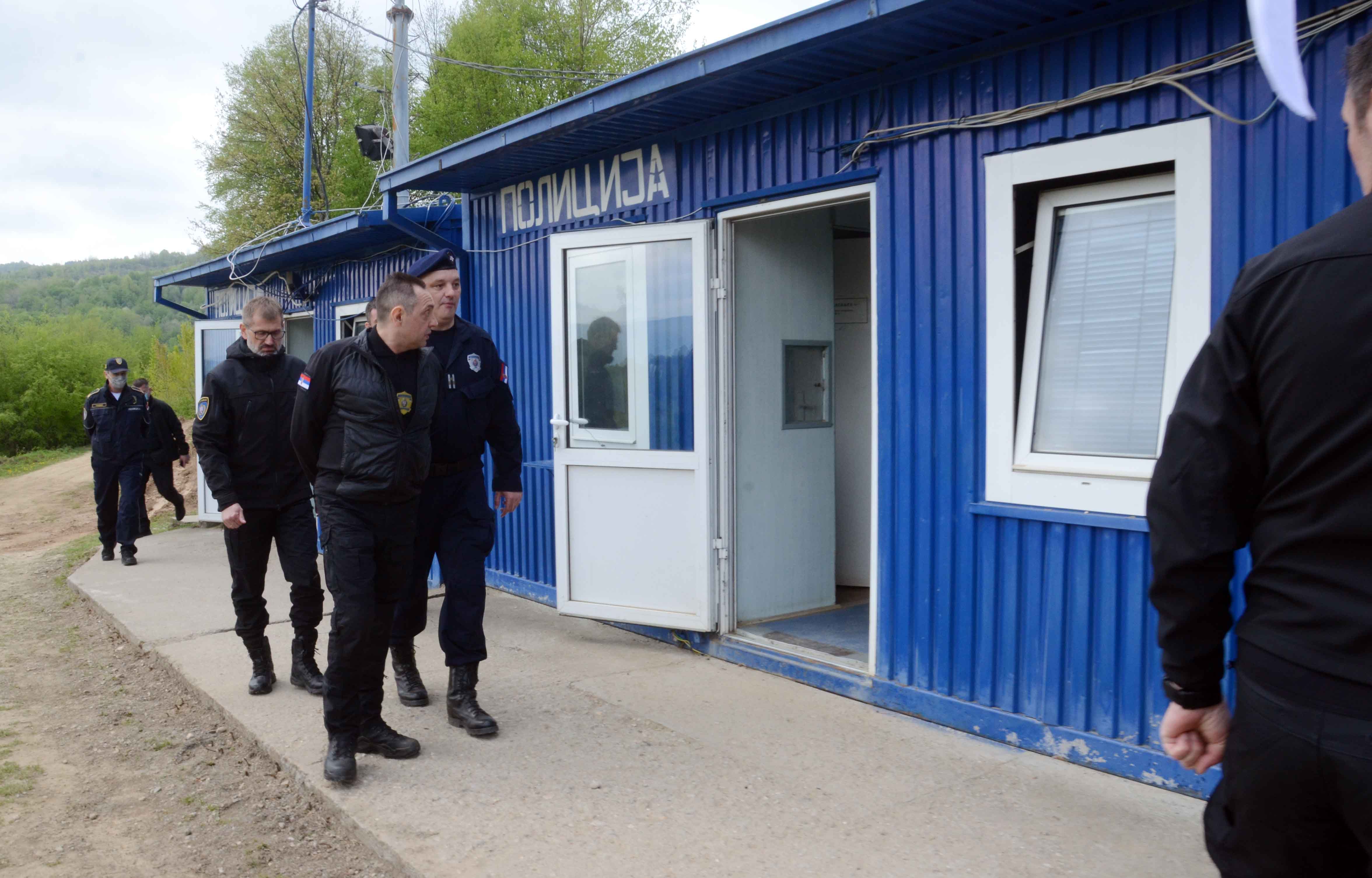 Министар Вулин: Полиција у Kопненој зони безбедности испуњава своје задатке